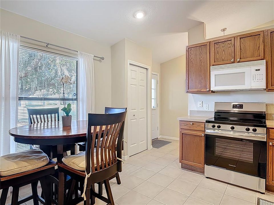 На продажу: $275,000 (3 спален, 2 ванн, 1204 Квадратных фут)