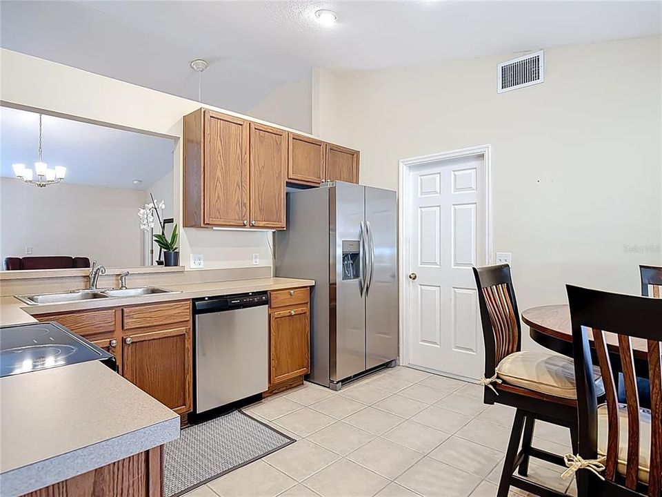 На продажу: $275,000 (3 спален, 2 ванн, 1204 Квадратных фут)