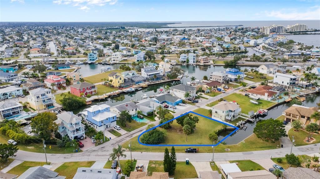 待售: $199,900 (0.28 acres)