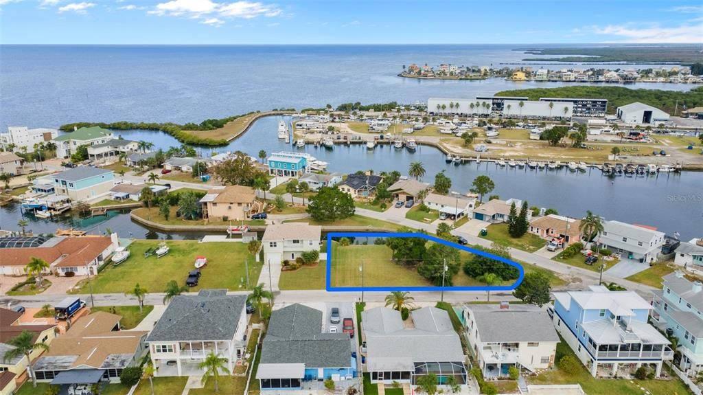 待售: $199,900 (0.28 acres)