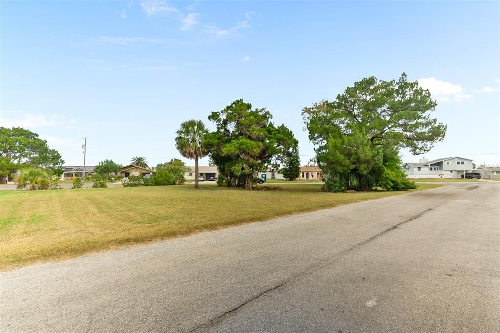 待售: $199,900 (0.28 acres)