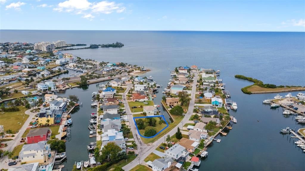 待售: $199,900 (0.28 acres)