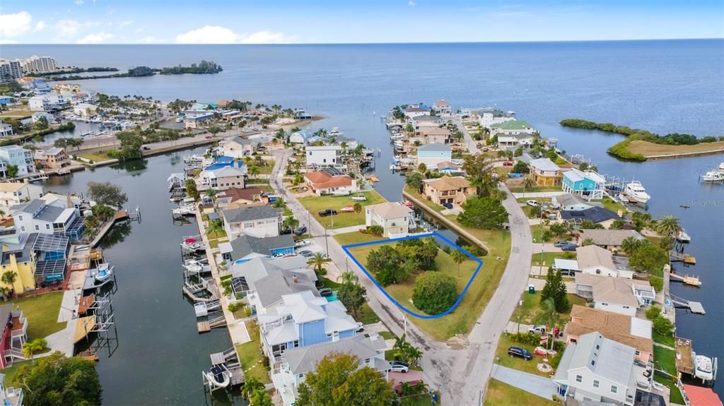 待售: $199,900 (0.28 acres)