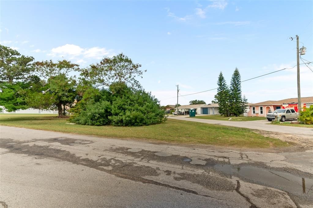 待售: $199,900 (0.28 acres)