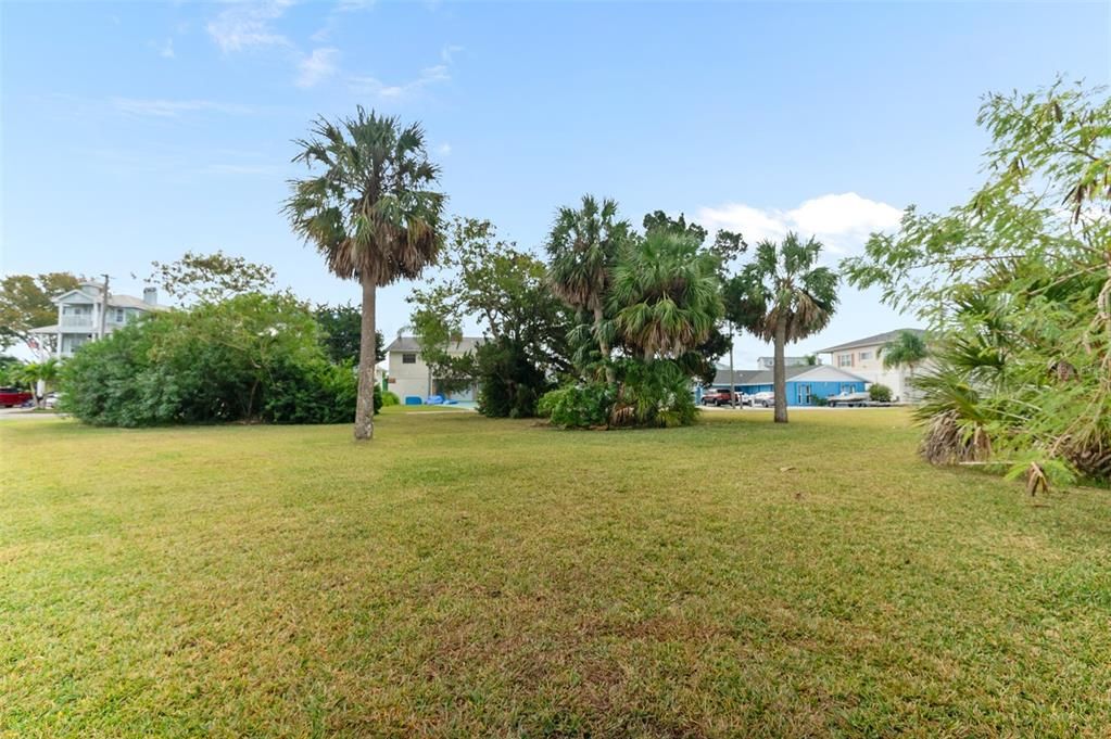 待售: $199,900 (0.28 acres)