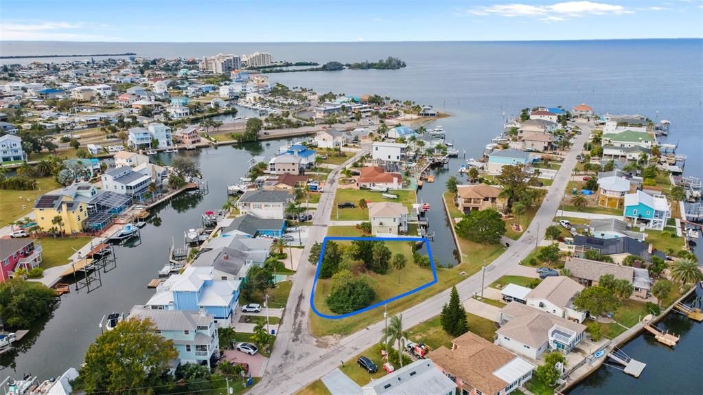 待售: $199,900 (0.28 acres)