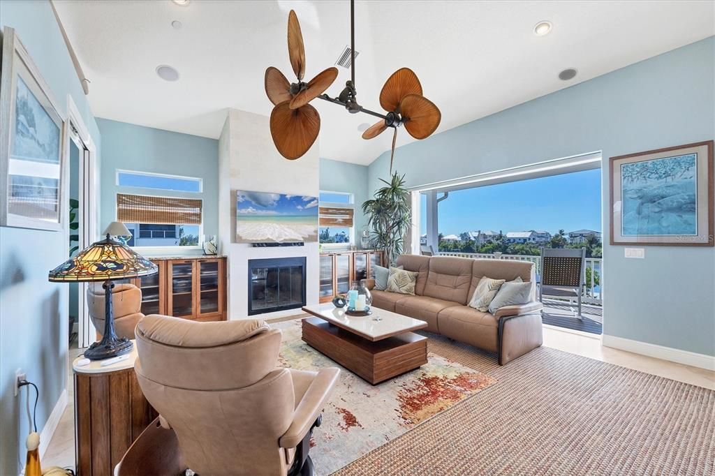 En Venta: $1,950,000 (3 camas, 3 baños, 2558 Pies cuadrados)