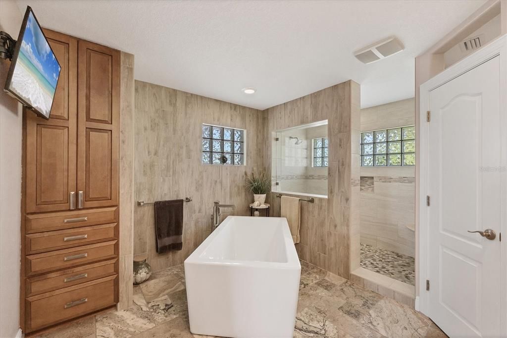 En Venta: $1,950,000 (3 camas, 3 baños, 2558 Pies cuadrados)