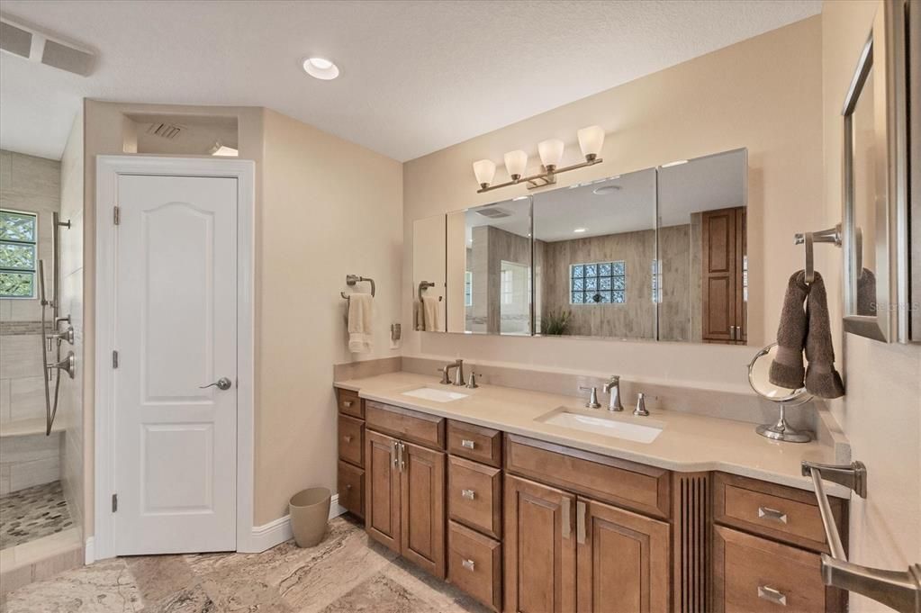 En Venta: $1,950,000 (3 camas, 3 baños, 2558 Pies cuadrados)