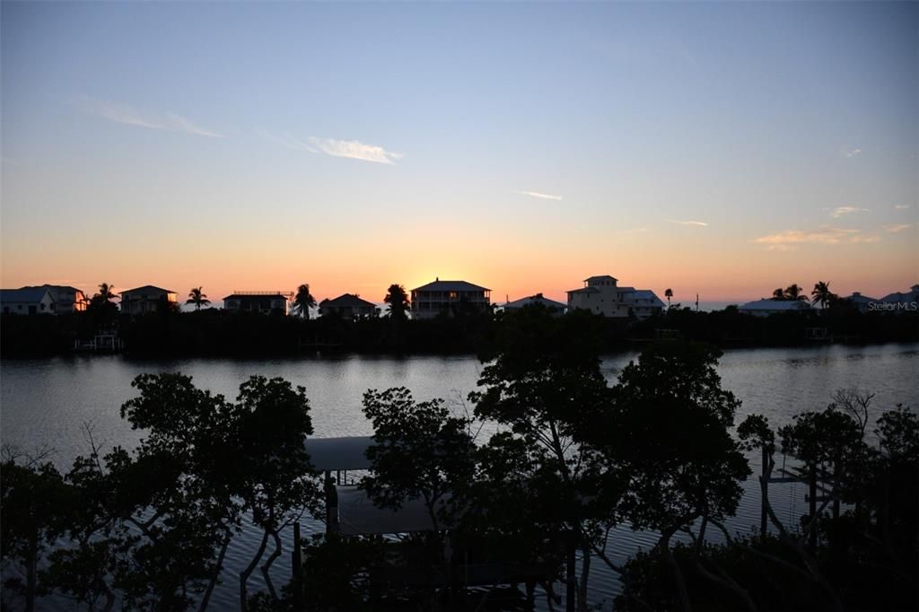 En Venta: $1,950,000 (3 camas, 3 baños, 2558 Pies cuadrados)