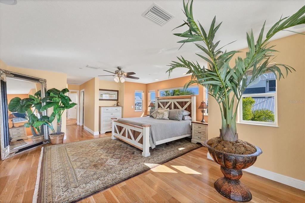 En Venta: $1,950,000 (3 camas, 3 baños, 2558 Pies cuadrados)