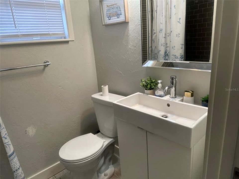 待售: $375,000 (3 贝兹, 2 浴室, 1036 平方英尺)