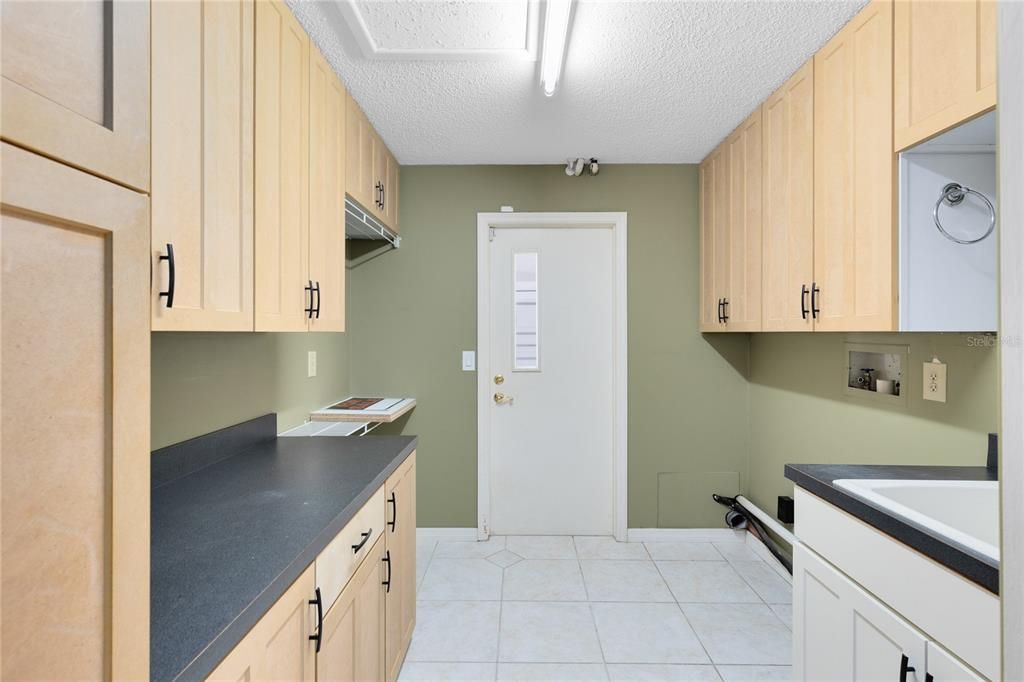 For Sale: $399,999 (4 beds, 2 baths, 2860 Square Feet)