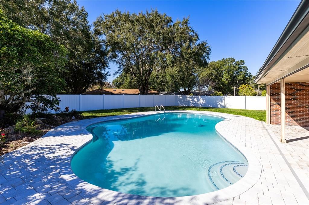 For Sale: $399,999 (4 beds, 2 baths, 2860 Square Feet)