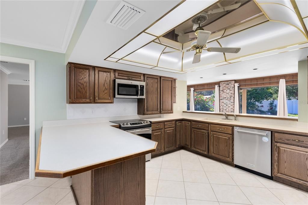 For Sale: $399,999 (4 beds, 2 baths, 2860 Square Feet)