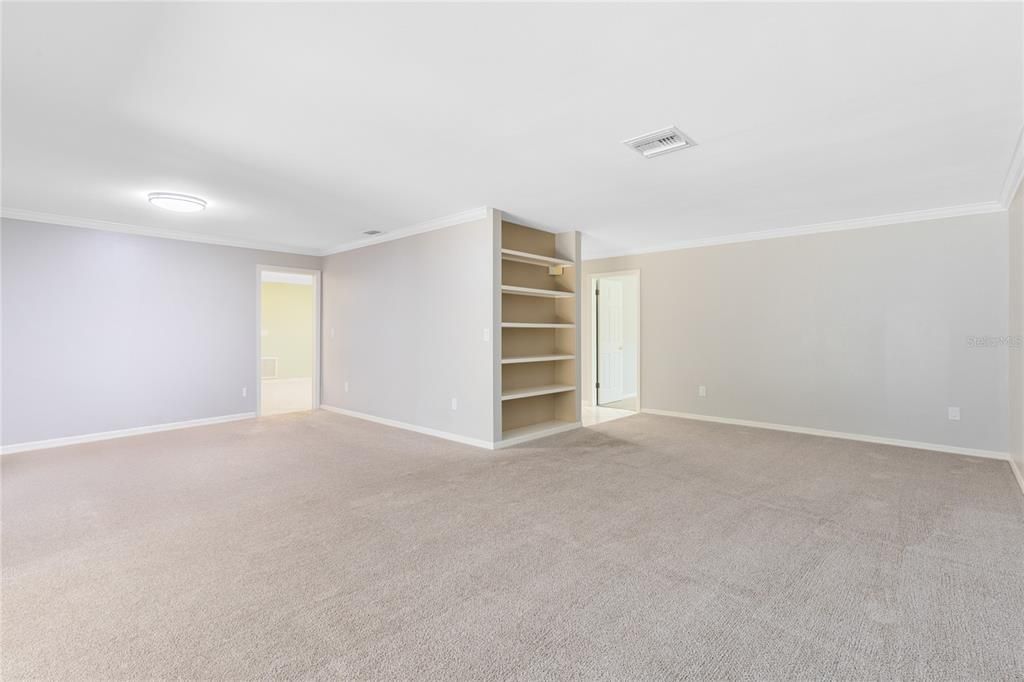 For Sale: $399,999 (4 beds, 2 baths, 2860 Square Feet)