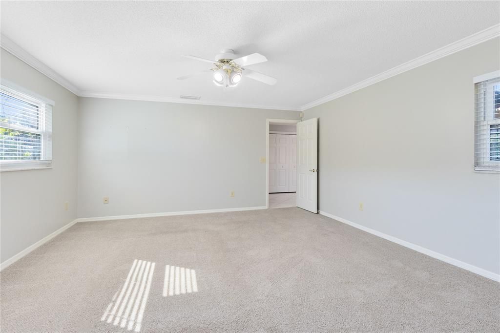 For Sale: $399,999 (4 beds, 2 baths, 2860 Square Feet)