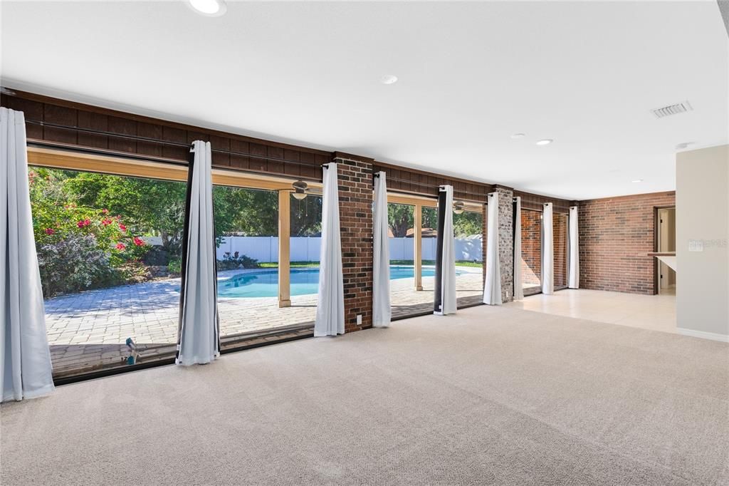 For Sale: $399,999 (4 beds, 2 baths, 2860 Square Feet)