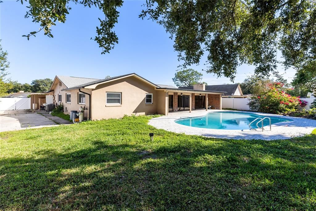 For Sale: $399,999 (4 beds, 2 baths, 2860 Square Feet)