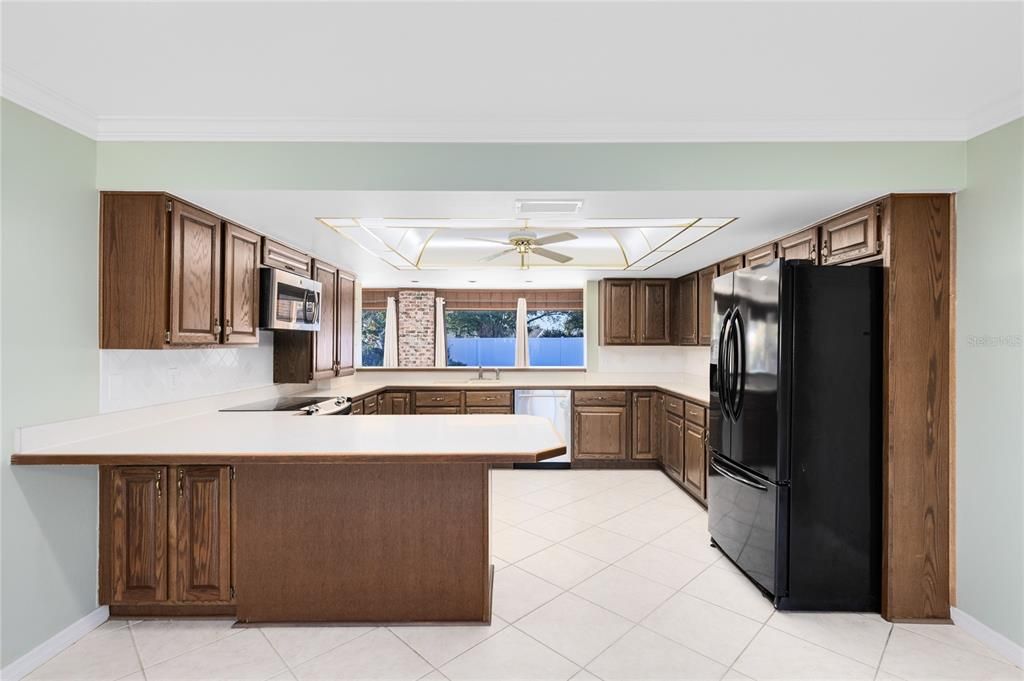 For Sale: $399,999 (4 beds, 2 baths, 2860 Square Feet)