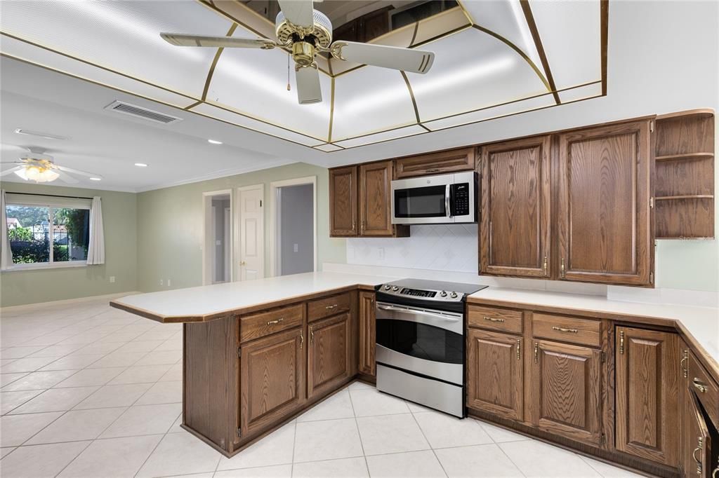 For Sale: $399,999 (4 beds, 2 baths, 2860 Square Feet)