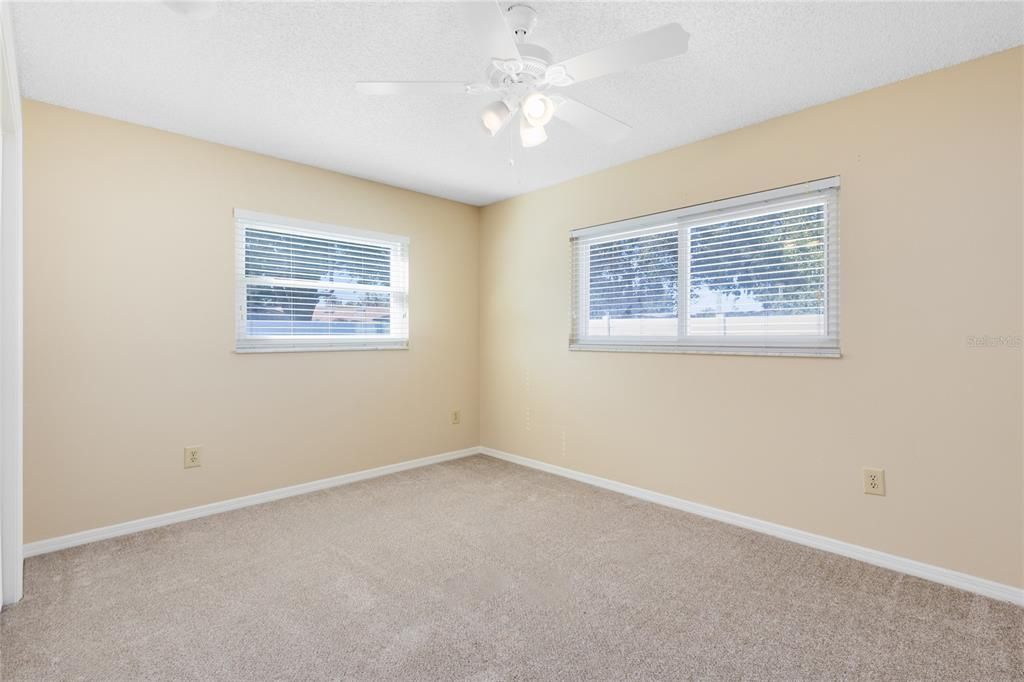 For Sale: $399,999 (4 beds, 2 baths, 2860 Square Feet)