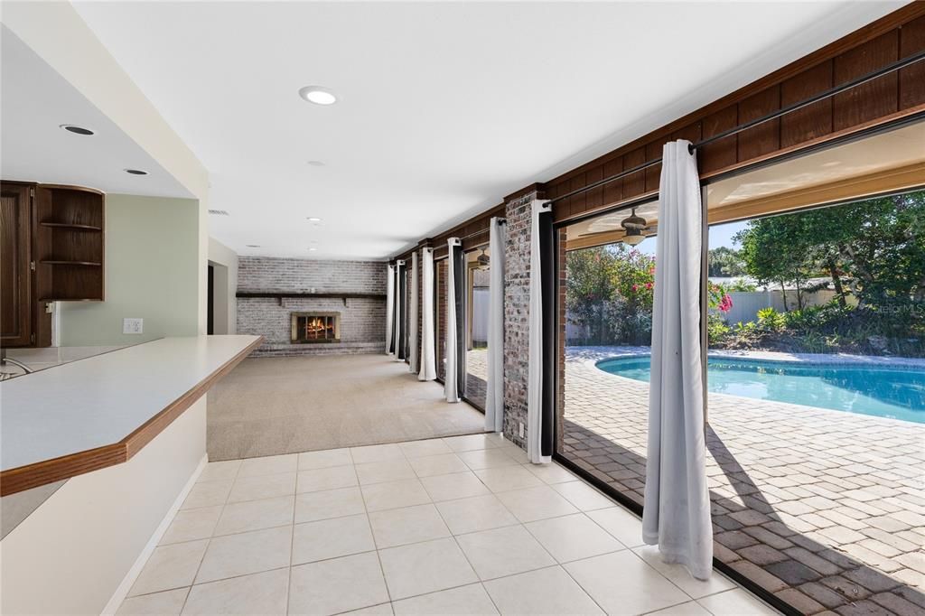 For Sale: $399,999 (4 beds, 2 baths, 2860 Square Feet)