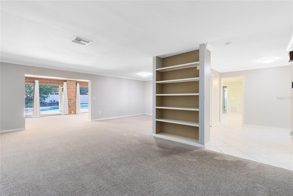 For Sale: $399,999 (4 beds, 2 baths, 2860 Square Feet)