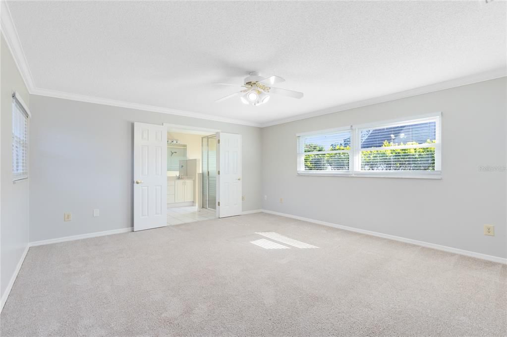 For Sale: $399,999 (4 beds, 2 baths, 2860 Square Feet)