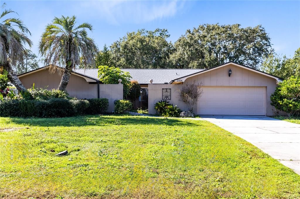 For Sale: $399,999 (4 beds, 2 baths, 2860 Square Feet)