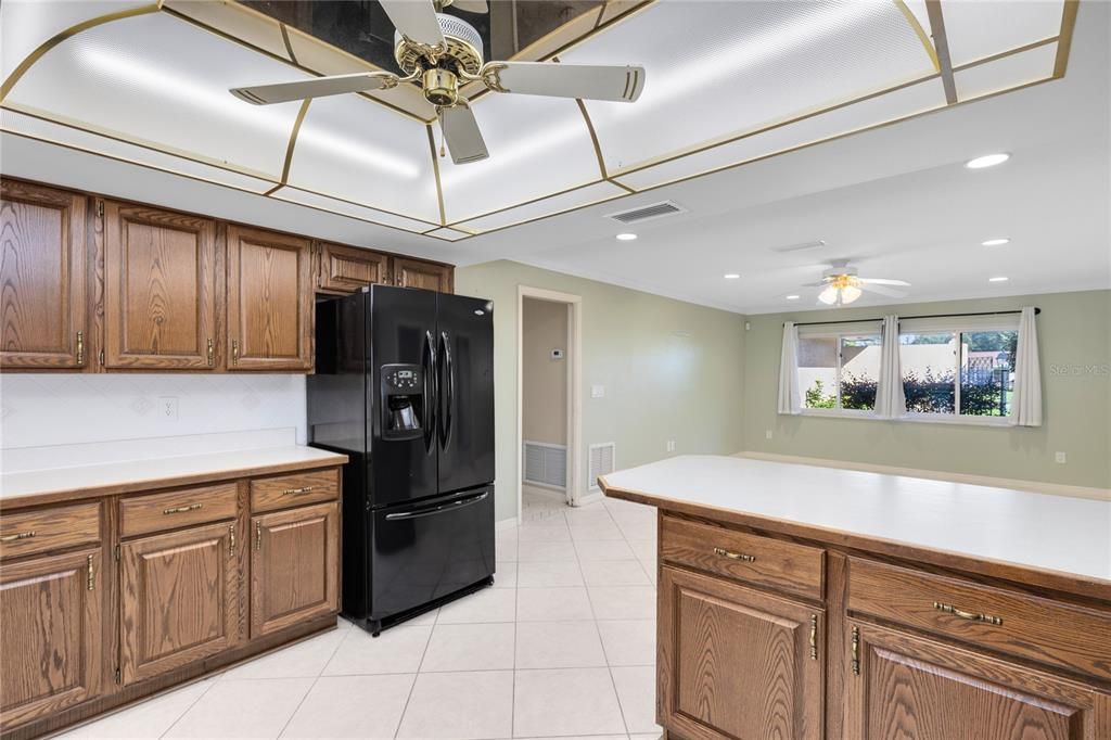 For Sale: $399,999 (4 beds, 2 baths, 2860 Square Feet)