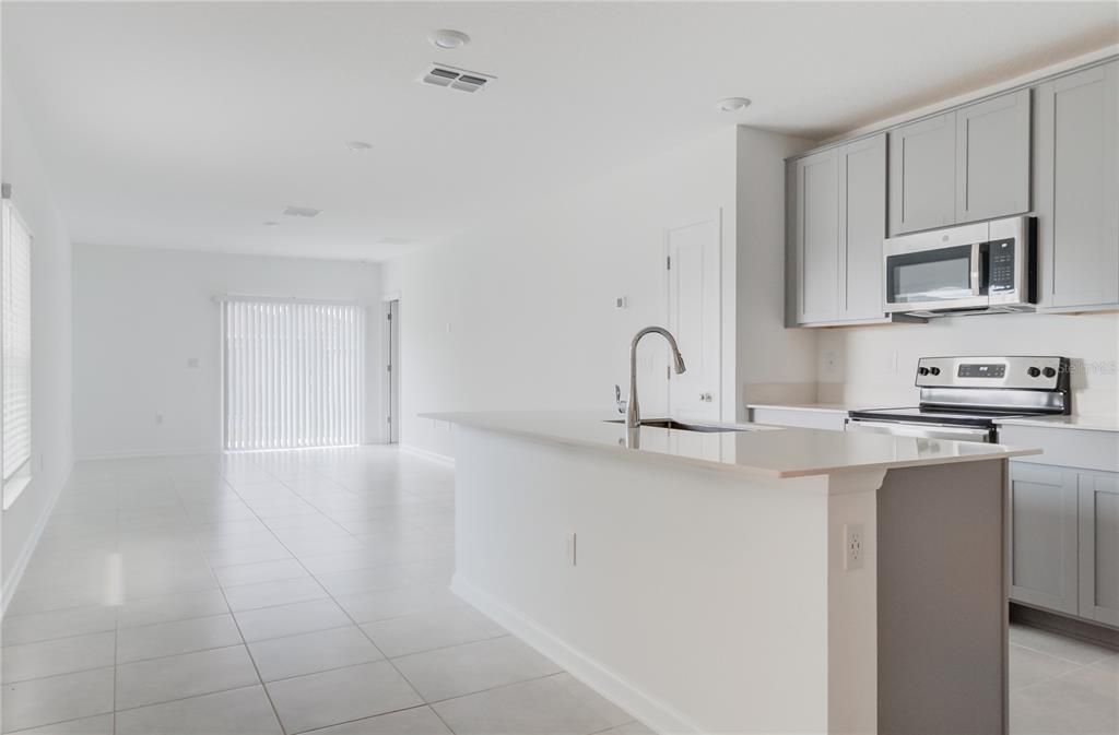 出租: $2,050 (3 贝兹, 2 浴室, 1432 平方英尺)