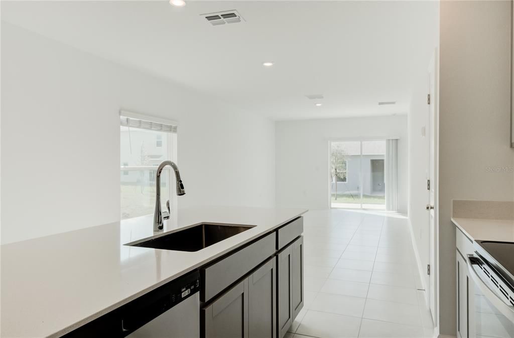 出租: $2,050 (3 贝兹, 2 浴室, 1432 平方英尺)