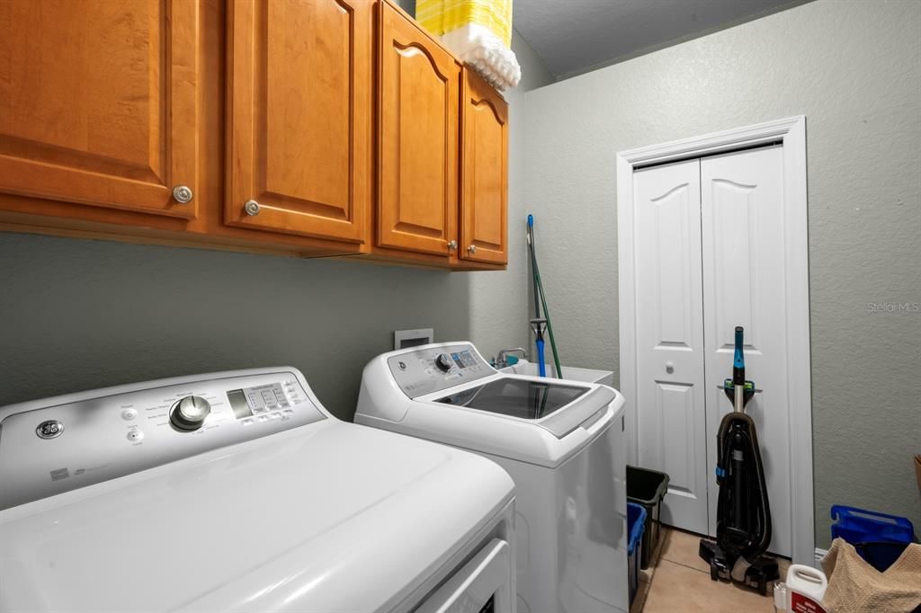 На продажу: $440,000 (3 спален, 2 ванн, 2242 Квадратных фут)