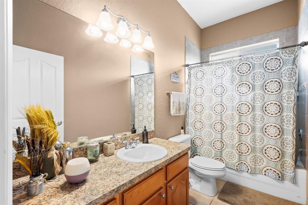 На продажу: $440,000 (3 спален, 2 ванн, 2242 Квадратных фут)