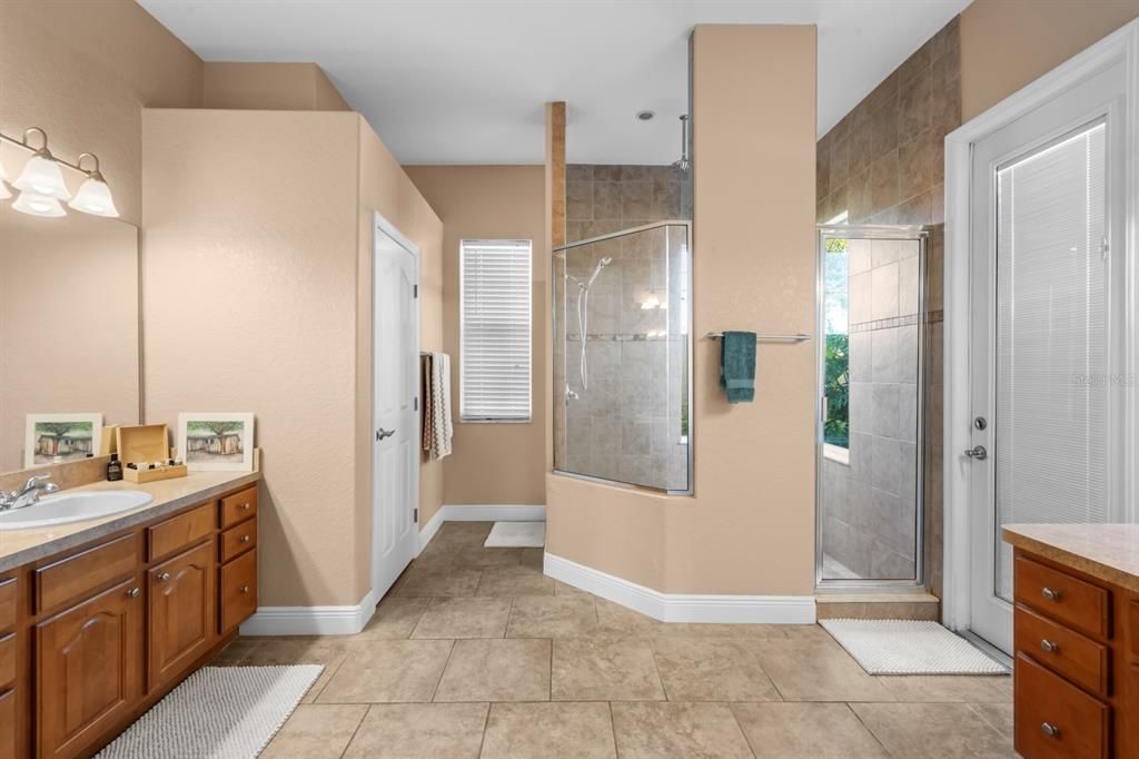 На продажу: $440,000 (3 спален, 2 ванн, 2242 Квадратных фут)