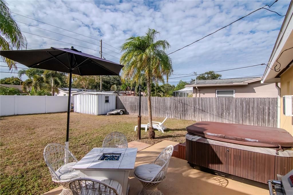 For Sale: $389,900 (2 beds, 2 baths, 1211 Square Feet)