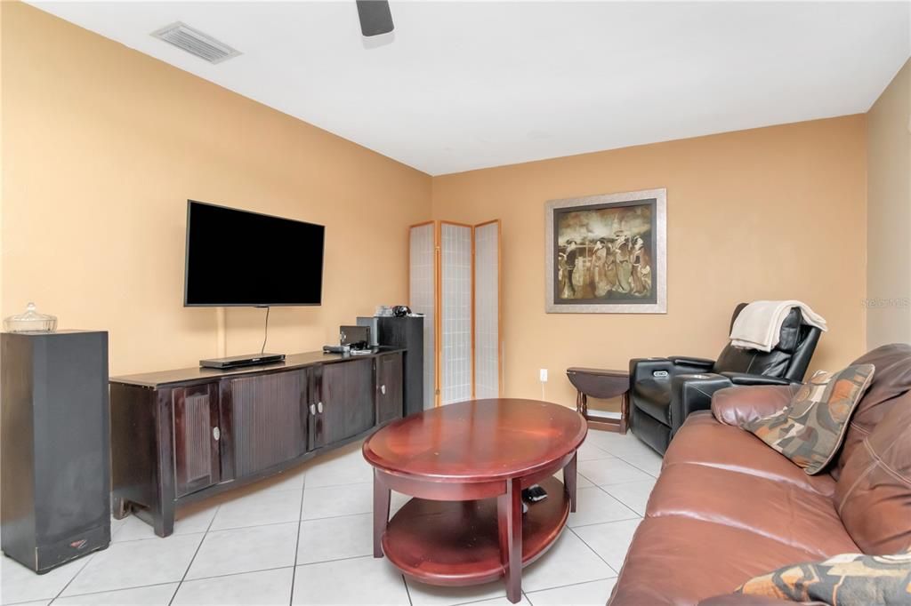 For Sale: $389,900 (2 beds, 2 baths, 1211 Square Feet)
