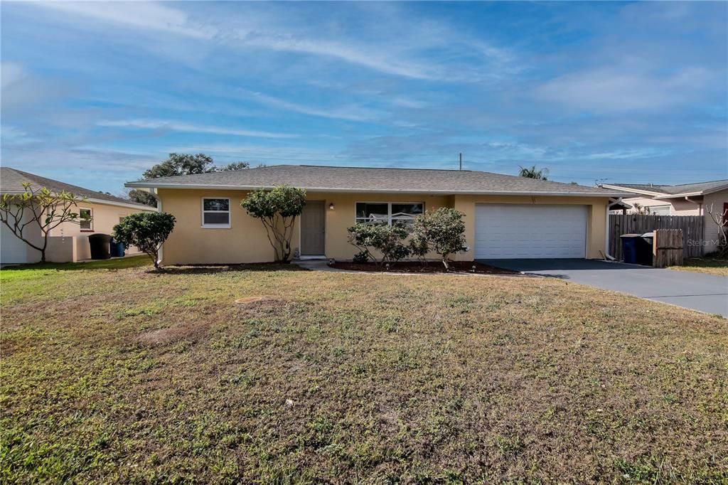 For Sale: $389,900 (2 beds, 2 baths, 1211 Square Feet)