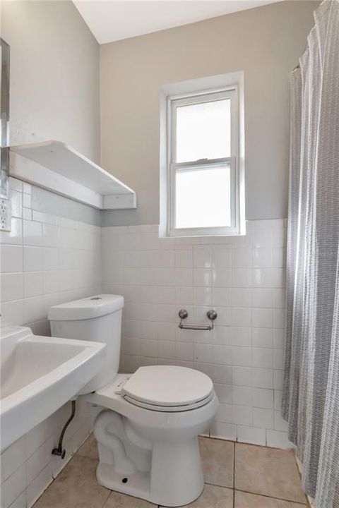 For Sale: $389,900 (2 beds, 2 baths, 1211 Square Feet)