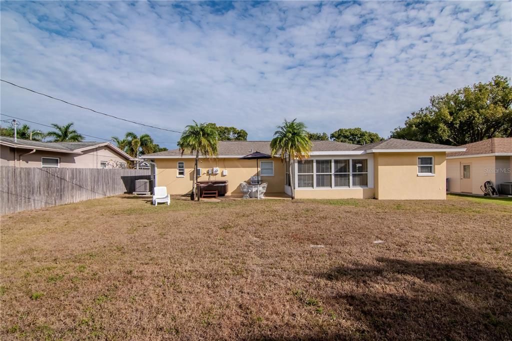 For Sale: $389,900 (2 beds, 2 baths, 1211 Square Feet)