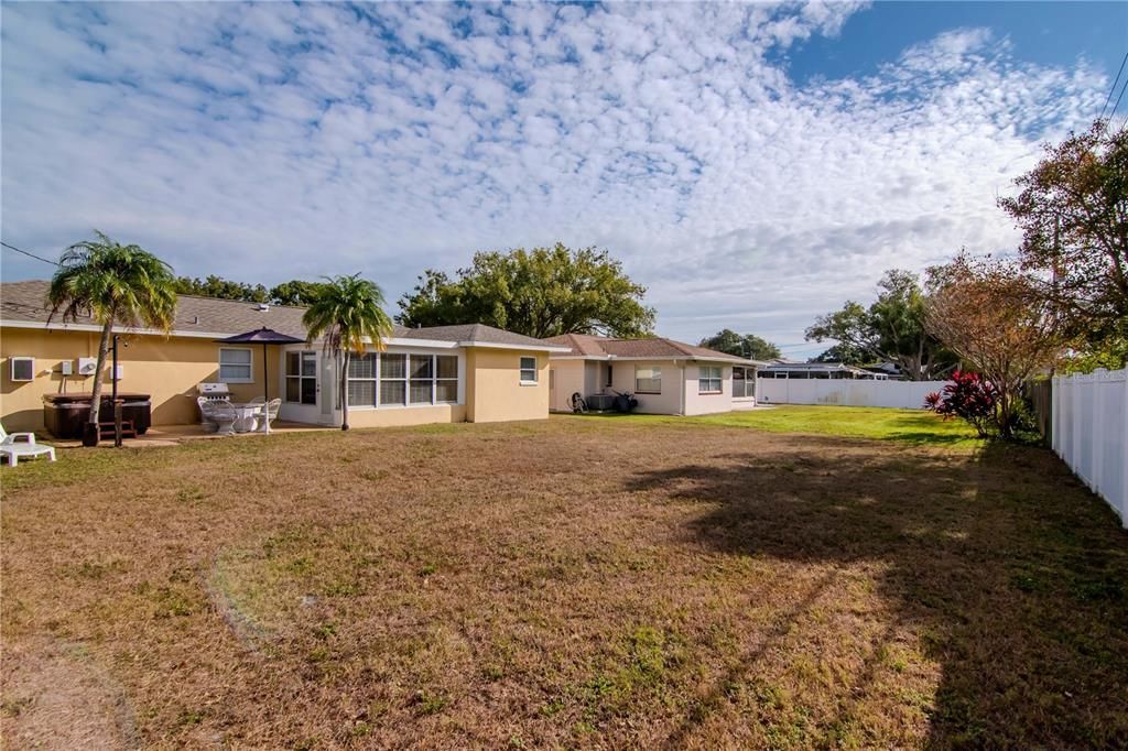 For Sale: $389,900 (2 beds, 2 baths, 1211 Square Feet)