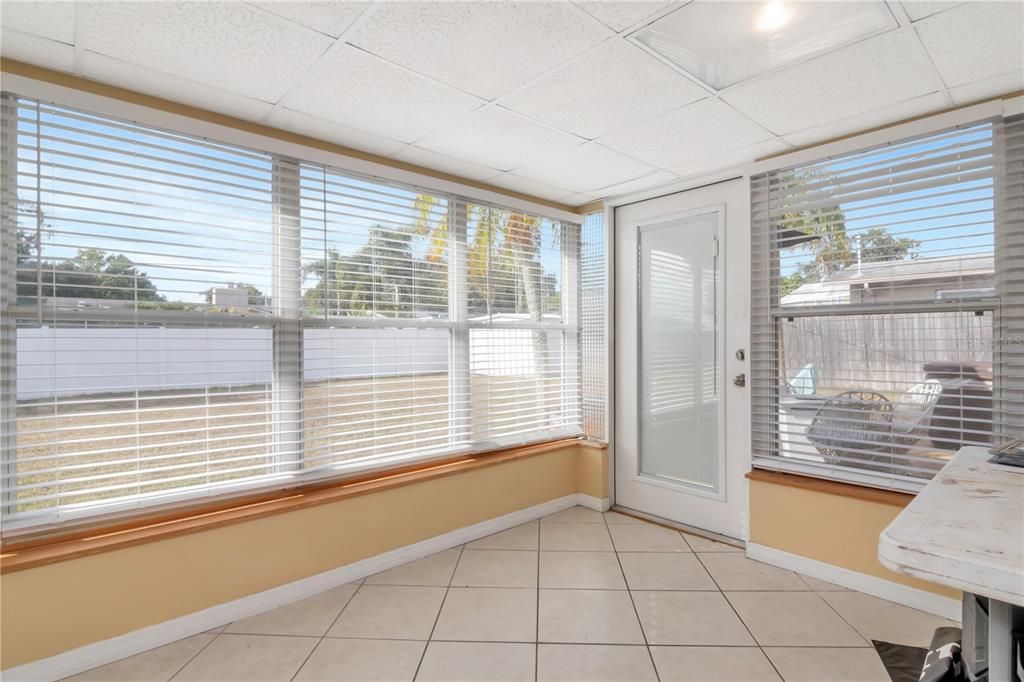 For Sale: $389,900 (2 beds, 2 baths, 1211 Square Feet)