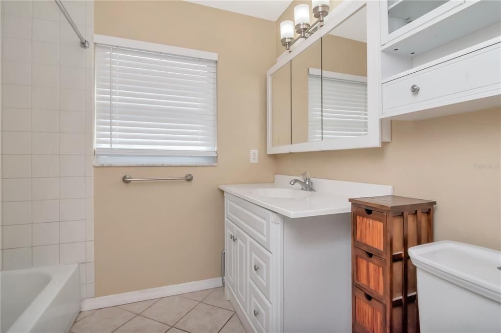 For Sale: $389,900 (2 beds, 2 baths, 1211 Square Feet)