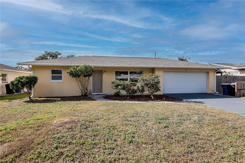 For Sale: $389,900 (2 beds, 2 baths, 1211 Square Feet)