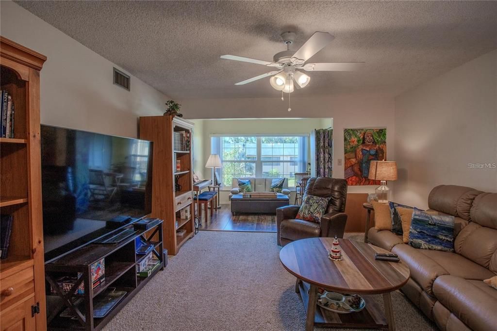 For Sale: $257,400 (2 beds, 2 baths, 1219 Square Feet)