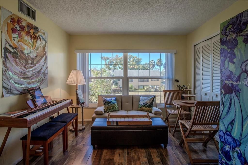 For Sale: $257,400 (2 beds, 2 baths, 1219 Square Feet)