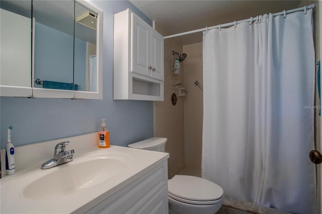 For Sale: $257,400 (2 beds, 2 baths, 1219 Square Feet)