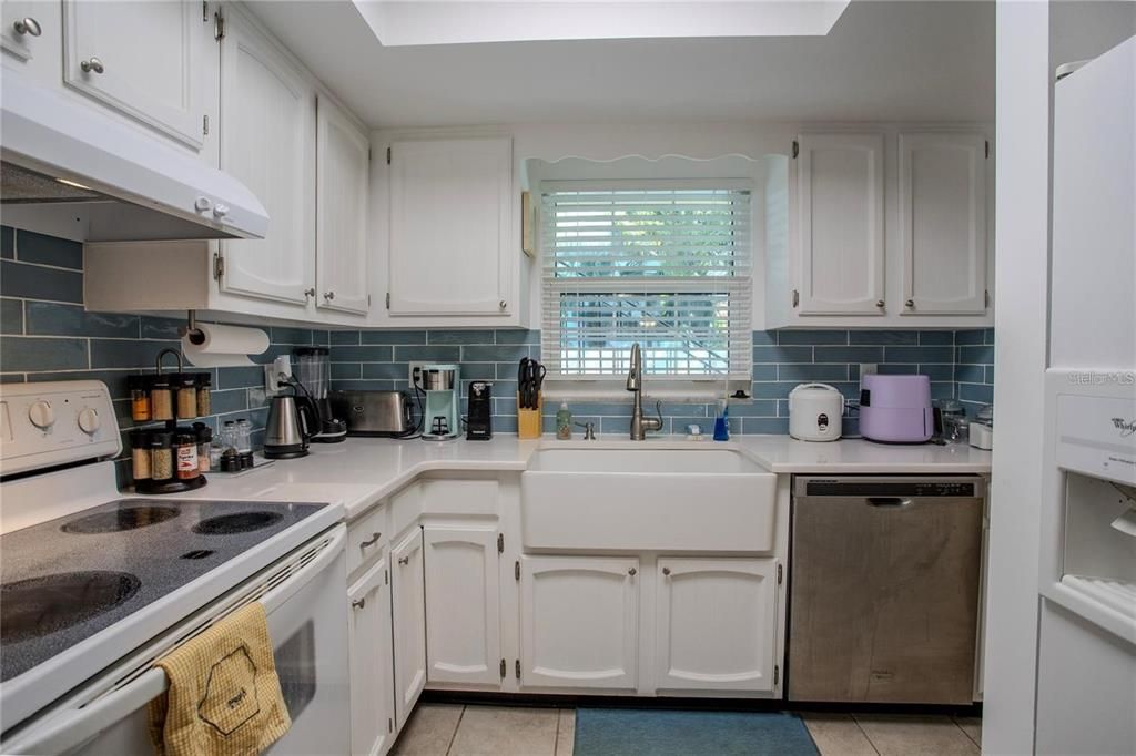 For Sale: $257,400 (2 beds, 2 baths, 1219 Square Feet)