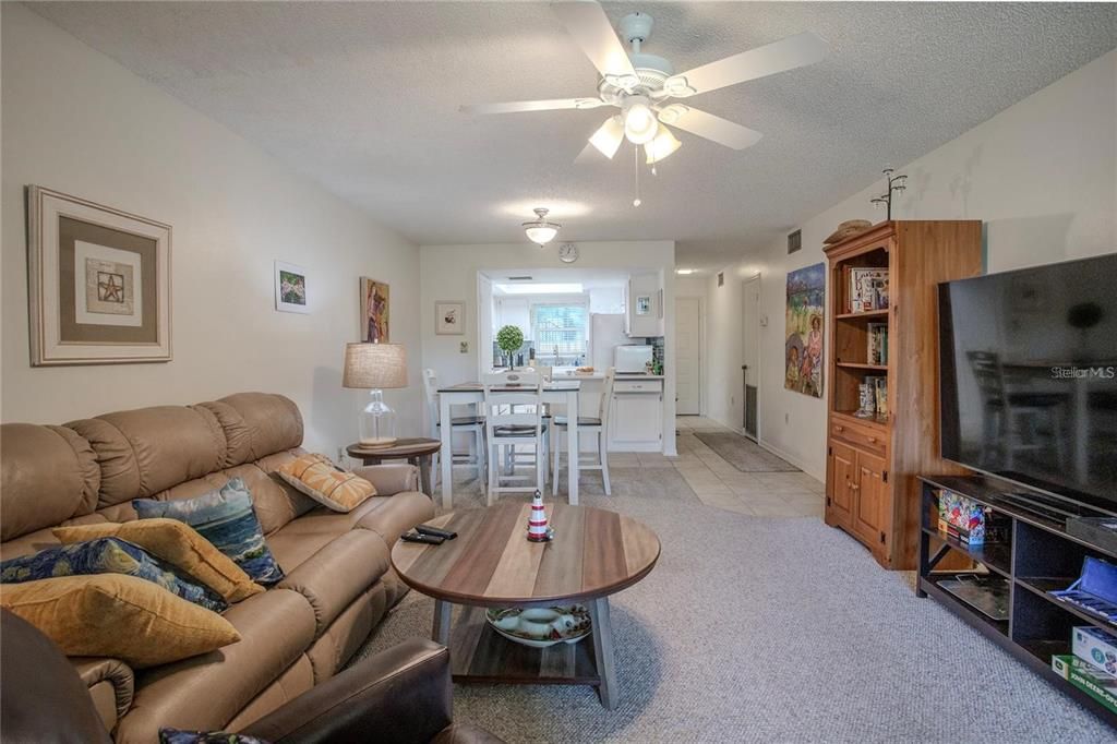For Sale: $257,400 (2 beds, 2 baths, 1219 Square Feet)